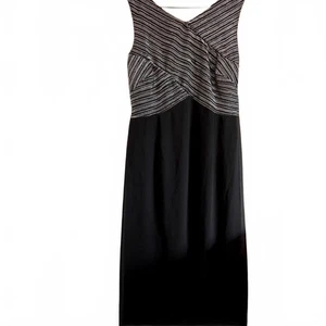 VESTIDO SIN MANGAS PATRA BODA/FORMAL PLATEADO METÁLICO. Talla grande - Imagen 1 de 9