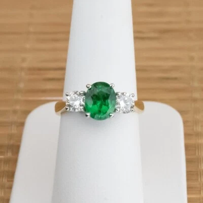 Anillo de compromiso de diamantes y esmeraldas reales de corte ovalado de 1,70 quilates de oro amarillo macizo de 14 quilates Foto 1 de 4