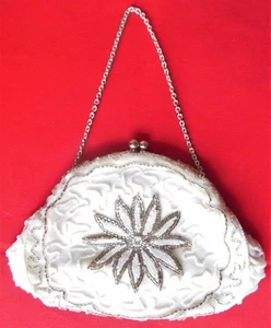Weiße kleine Perlen & Silber Röhre Perlen Clutch Handtasche Kette Riemen - Bild 1 von 9