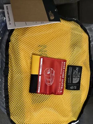 Bolso de Lona THE NORTH FACE Base Camp Pequeño 50 Litros Summit Dorado Negro Nuevo con Etiquetas Foto 1 de 4