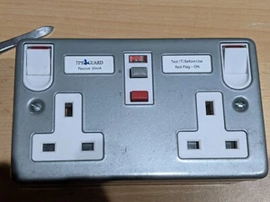 TIMEGUARD TFP08ML METAL CLAD 2 GANG DOUBLE PASSIVE RCD SOCKET 13A 30MA SWITCHD - Bild 1 von 2