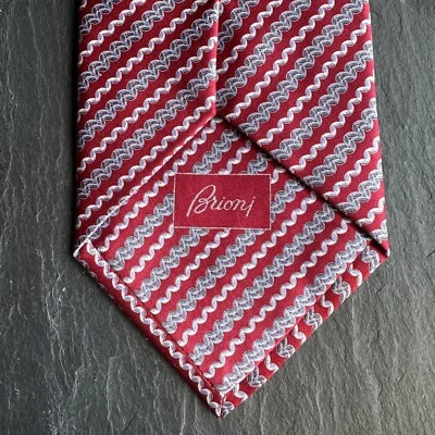 Corbata de Lujo Brioni Italia 100% Seda Arándano Rojo Plata Tonos Zig Zag Foto 1 de 4
