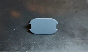 1x OE 735628234 Tappo Copertura Fori Interni JEEP Renegade NUOVO ! - Imagen 1 de 3