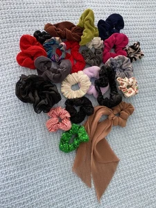 One Lot of TWENTY ONE (21) ASSORTED HAIR SCRUNCHIES - Picture 1 of 1