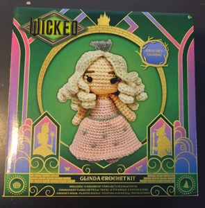 Wicked Glinda Crochet Kit - Picture 1 of 2