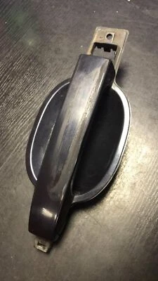 Poignée extérieure de porte avant gauche LAND ROVER RANGE ROVER III L322 4.4 4x4 - Photo 1/3