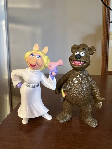 Fozzie Bear Chewbacca Ms. Piggy Leia 2008 Disney Star Wars Tours Muppets figures Cover