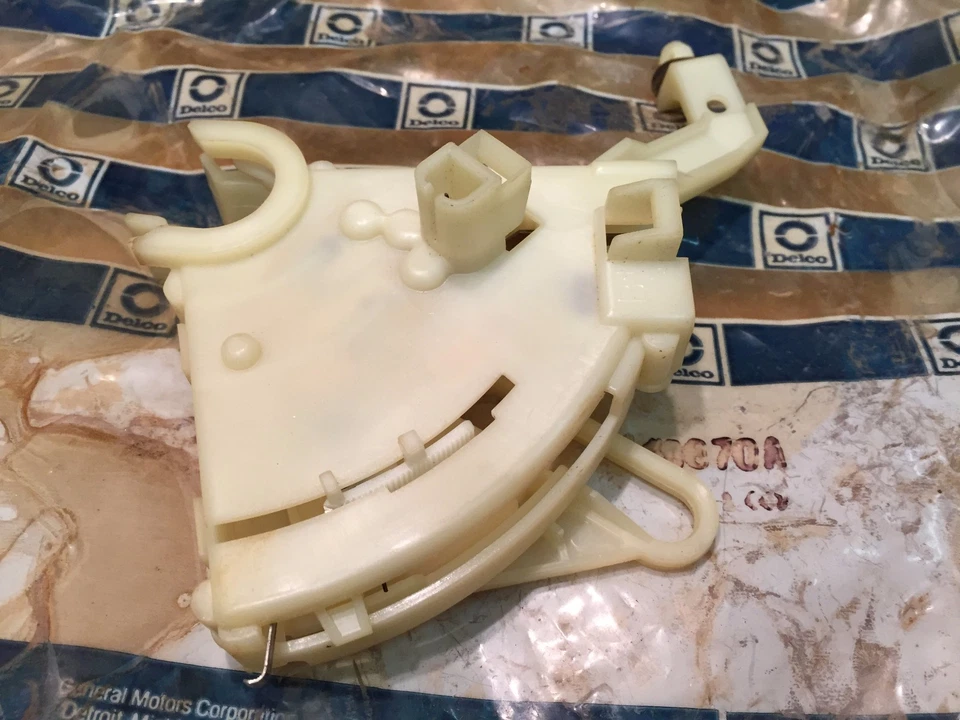 1988 89 90 91 92 Buick Regal Nos GM INTERRUPTOR DE LUZ DE FRENO 10180504 Foto 1 de 1