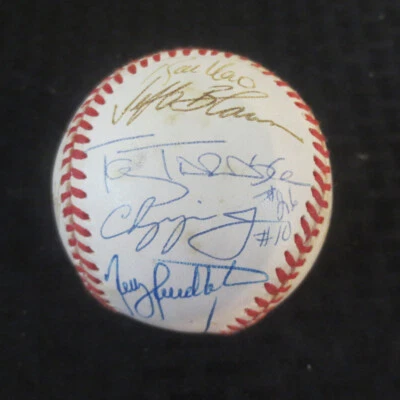 1992 World Series Braves Autograph team Ball Chipper Jones/Glavine/Smoltz/Cox - Image 1 of 4