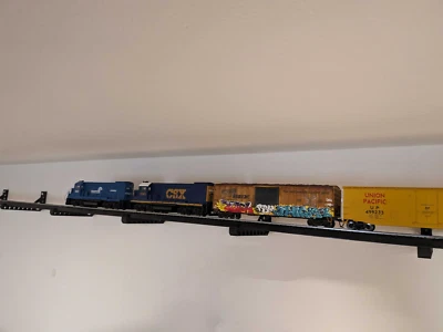 HO Scale Wall Mount Room Kit for Bachmann, Kato, Walthers & Marklin Train Track - Image 1 of 4