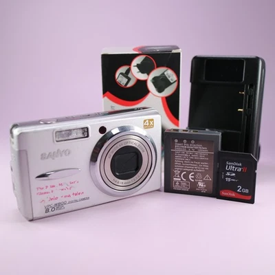 Sanyo Digital Camera VPC-W800 8.0MP Silver Tested Full Working Set - Image 1 of 4