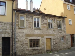 Altbau mit besonderen Charme, beste Lage 110m² Grundstück, renovierungsbedürftig - Bild 1 von 18