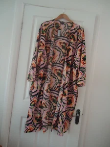 BOOHOO PINK FLORAL OPEN KIMONO SIZE 22 PLUS BNWT - Picture 1 of 7