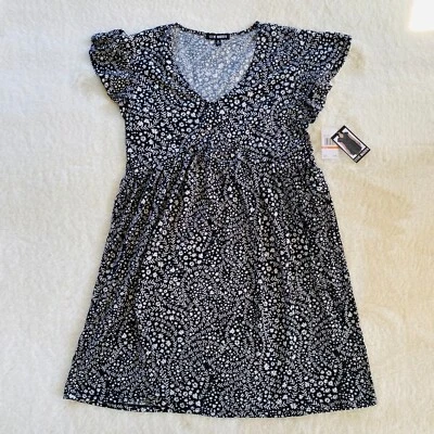 NUEVO Vestido Floral Negro con Flores Blancas Talla Mediana Precio de venta sugerido por el fabricante $59 Steve Madden Foto 1 de 4