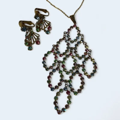 Conjunto de pendientes con clip de collar colgante de cadena y diamantes de imitación tono dorado marca NS DE COLECCIÓN Foto 1 de 4