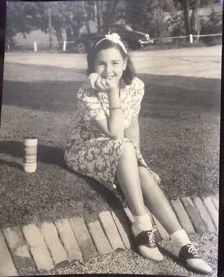 Foto publicitaria original Wright & Ditson pelotas de tenis bobbysoxer niña - años 40 Foto 1 de 3