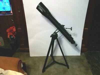 CF700 NATIONAL GEOGRAPHIC TELESCOPE 70mm CARBON FIBER REFRACTOR WITH TRIPOD 2016 - Image 1 of 4
