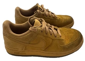 Nike Air Force 1 LV8 Wheat Gum Sole BQ5486-700 Boys - Sz 1.5 Kids - Picture 1 of 8