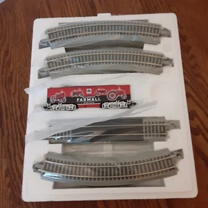 Bachmann HO McCormick Farmall Pride IH treno merci Hawthorne Village binario E-Z - Foto 1 di 5