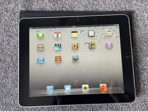 Apple iPad 1st Gen 32GB - WiFi Unlocked - Picture 1 of 9