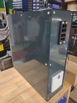 Robustes Server Gehäuse, Serverschrank, 4HE, 24V Lüfter, Filter - Bild 1 von 4