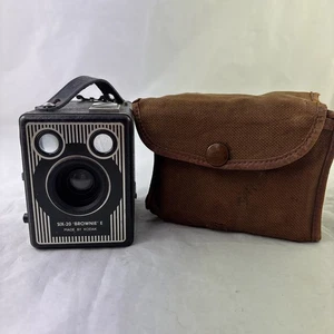 Kodak Brownie Six-20 Model E film box camera & Canvas Case Made in England - Picture 1 of 10