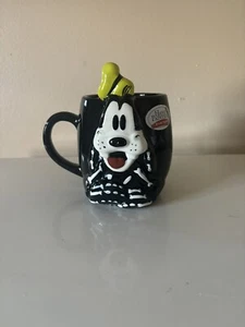 Taza de café 3D Disney pintada a mano Mickey’s Pal Goofy Skeleton Halloween. NUEVO - Imagen 1 de 5