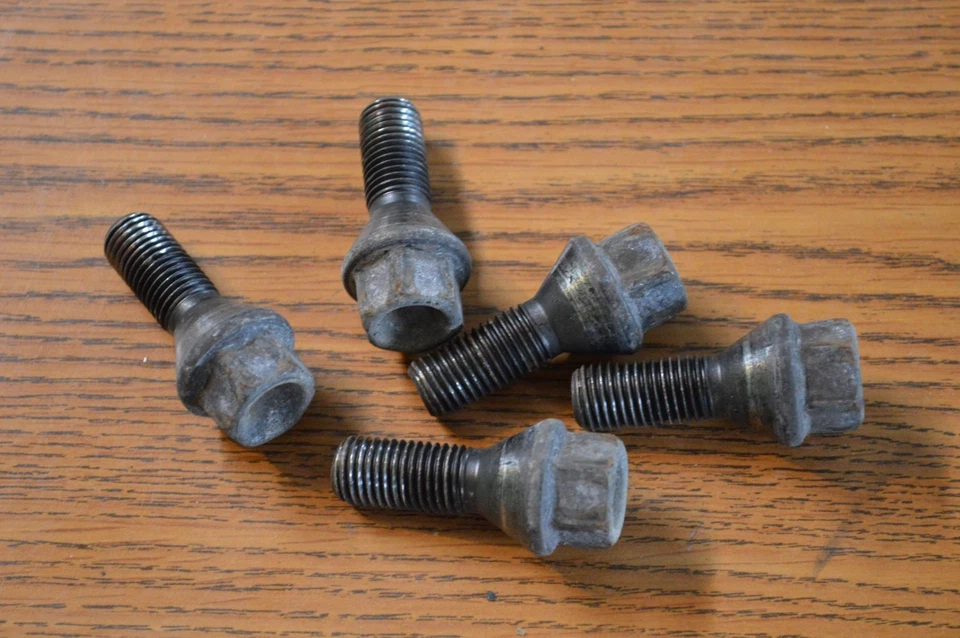 2007-2009 BMW 328i, 335i 2006-2009 323i 2006 325i, 330i LUGNUT BOLTS - Image 1 of 1