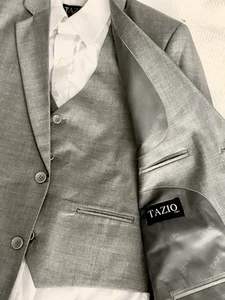 Italian Suit by Tazio. Gray 4-piece suit for boys, size 14. - Picture 1 of 2