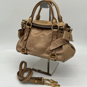 Bolso de hombro de cuero bidireccional Miu Miu VITELLO LUX cinta lateral beige doble mano - Imagen 1 de 11