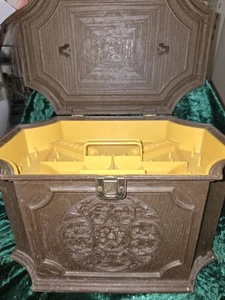 Vintage Max Klein verzierter Nähkasten aus Holzimitat Kunststoff mit Tablett & Ideen - Bild 1 von 10