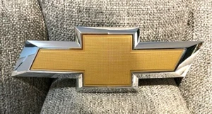 2021-2023 Chevy Colorado Suburban Tahoe Bezel Bowtie Emblem Gold 84701878 GM OEM - Picture 1 of 3