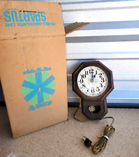 NEW IN BOX Vintage Spartus Electric Pendulum Chime Clock 39339 Woodgrain Look