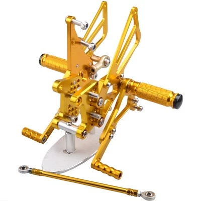 Juego de estriberas traseras doradas para Triumph T595/T509/955i Daytona Speed Triple Foto 1 de 4