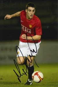 MANCHESTER UNITED HAND SIGNED MATTY JAMES 6X4 PHOTO 2.  - Picture 1 of 1