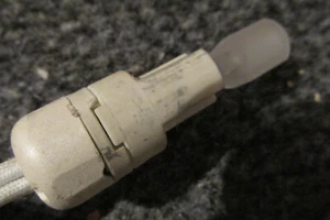 Halogen-Fassung mit Leuchtmittel aus einer Stehlampe Trioleuchten - Bild 1 von 5