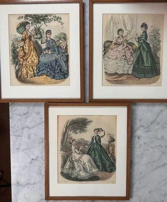 Conjunto de 3 placas antigas da moda francesa Leloir & Couderc coloridas à mão Paris - Imagem 1 de 4