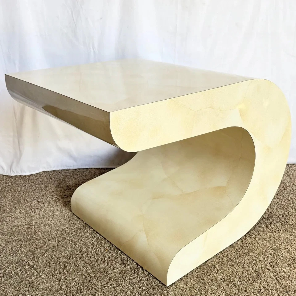 Mesas auxiliares onduladas laminadas de piel de cabra sintética posmodernas Foto 1 de 1