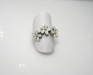 Pandora Daisy White Enamel Three Flower Sterling Silver Ring Ale size 7 - Picture 1 of 8