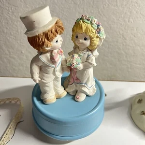 Vintage 1984 Musical Box By J Wanat Sweet Dreams Sweet Beginnings Bride & Groom - Picture 1 of 6