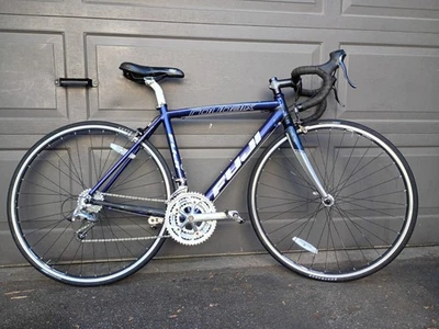 Bicicleta de estrada Fuji Roubaix 3.0 com transmissão/freios Shimano - Imagem 1 de 4