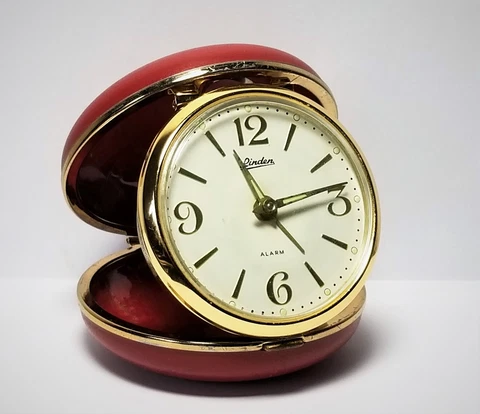 Linden Rare Round Red Clam Travel Alarm Clock - Running Keeps Good Time Cover