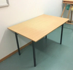 Klapptisch bzw. klappbarer Seminartisch Besprechungstisch Konferenztisch - Bild 1 von 2