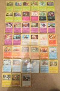 Pokemon 39 x KARTEN TOTAL SM ** KOSMISCHE ECLIPSE ** Setteil komplett / 236 - Bild 1 von 1