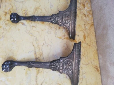 2 PIEDS DE MEUBLE ANCIEN MÉTAL COMMODE ACCESSOIRE GARNITURE MEUBLE.  - Photo 1/4