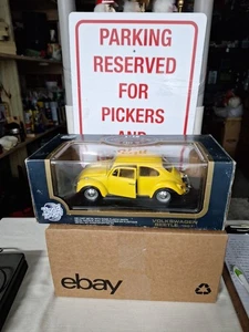 Road Tough 1:18 Scale 1967 Volkswagen Beetle Yellow Diecast Car - Picture 1 of 6