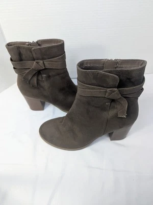 Botines American Eagle 6.5 marrón chocolate topo imitación gamuza bloque tacones de 3 pulgadas  Foto 1 de 4