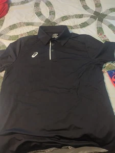 ASICS Polo Uomo Classica Club Tennis Corsa Performance Nero Bianco Taglia M Nuova  - Foto 1 di 11