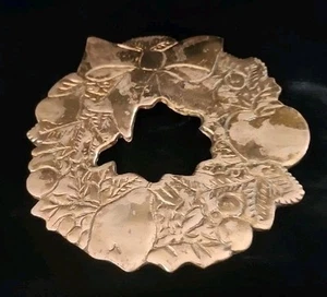 VTG Virginia Metalcrafters Beautifully Designed Brass Christmas Wreath Trivet - Picture 1 of 3