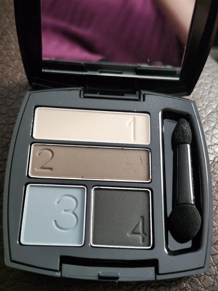 Sombra de ojos Avon True Color cuádruple humo y niebla ~nuevo estado~ sin caja Foto 1 de 3